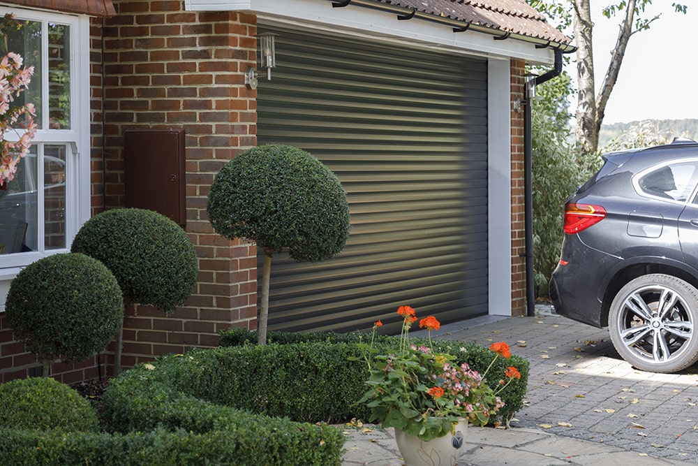 Roller Garage Door 2 min Facelift